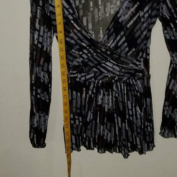 Karen Kane faux wrap long sleeve top - Picture 5 of 6